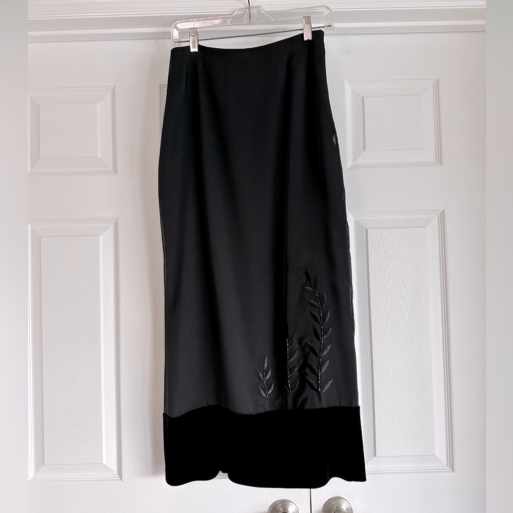 Ann Taylor skirt. Black. Size 4